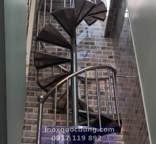 Cầu thang xoắn inox